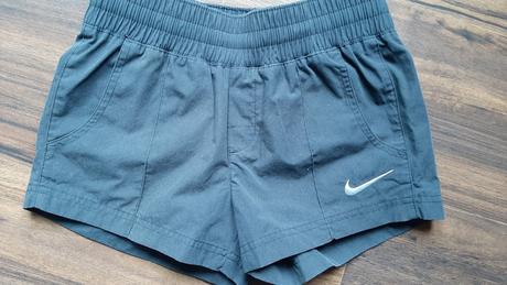 Šortky, nike,134