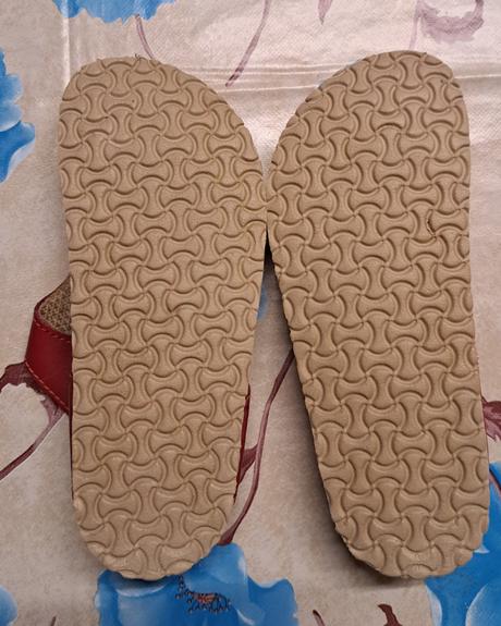 Dievčenské šlapky, 32