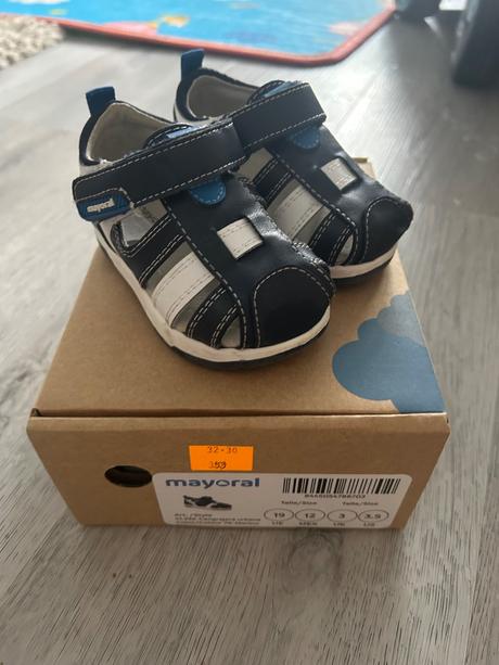 Sandalky, mayoral,19