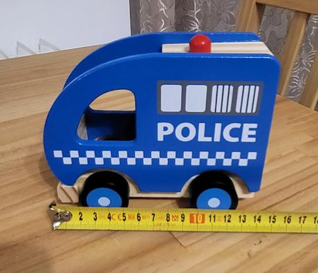 2x drevené auto - hasiči, policajti, 