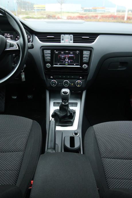 Škoda octavia combi 2.0 tdi style - bratislava, škoda