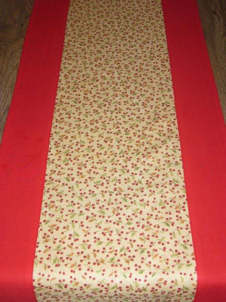 Obrus bobule s červenou,