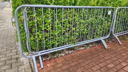 Bariéra oddeľujúca strana  4 ks, 