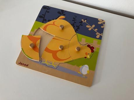 Drevená vkladačka s úchytkami - sliepočka, 