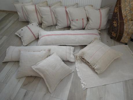 Vankúše menšie , vačšie, podlhovasté,, 