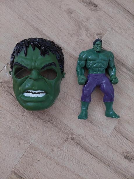 Hulk maska a velka postavicka, 
