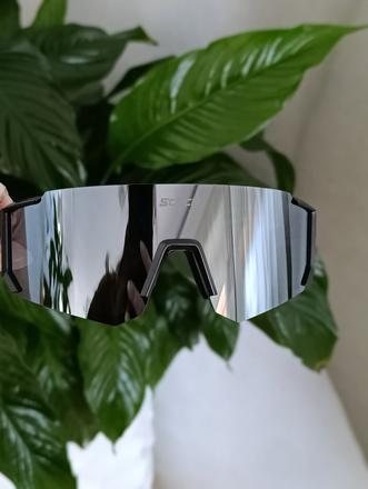 Zrkadlové cyklistické či športové okuliare,