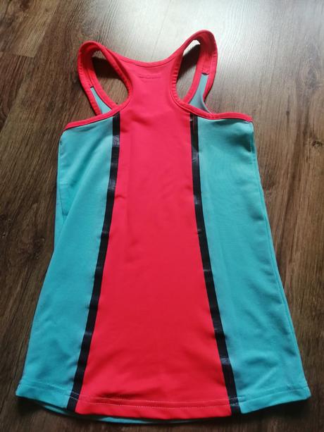 Dievcenske sportove tielko na leto., 122