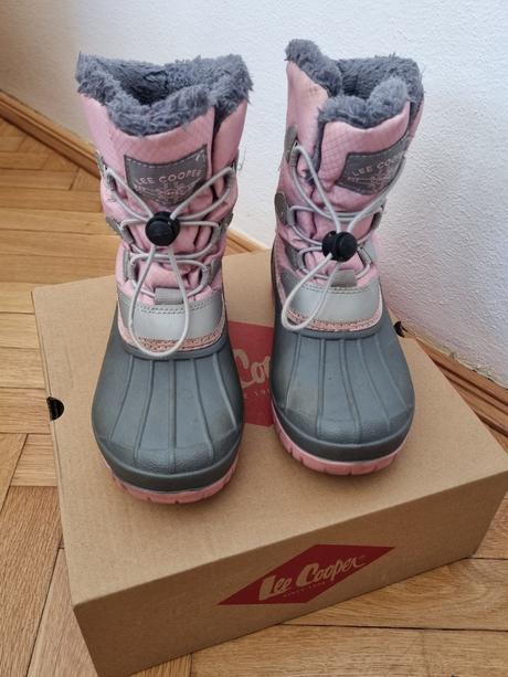 Dievcenske snehule, lee cooper,32