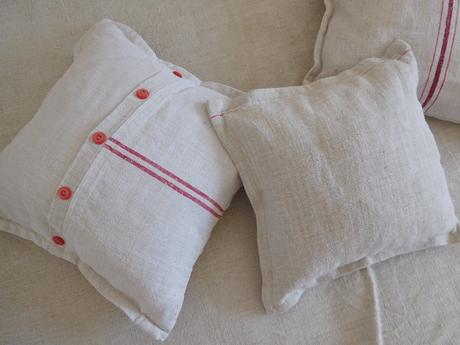 Vankúše menšie , vačšie, podlhovasté,, 