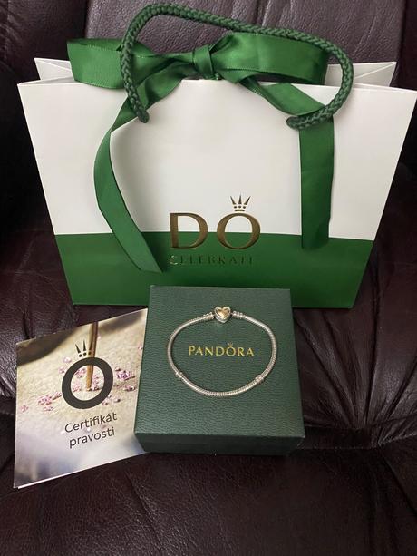 Pandora bicolor naramok, pandora