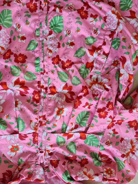 Prekrásna bundička s kvetinkami, 86