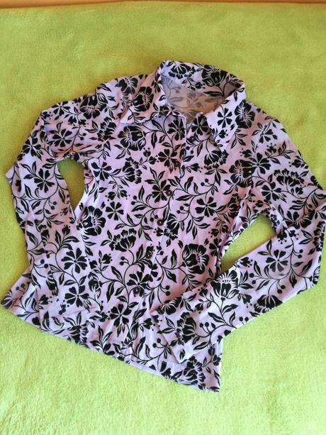 2x blúzka a čierny nátelník 140- 152, xs