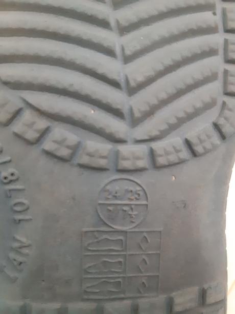 Predaj crocs 24/25, 25