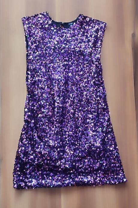 Flitrované šaty, 134