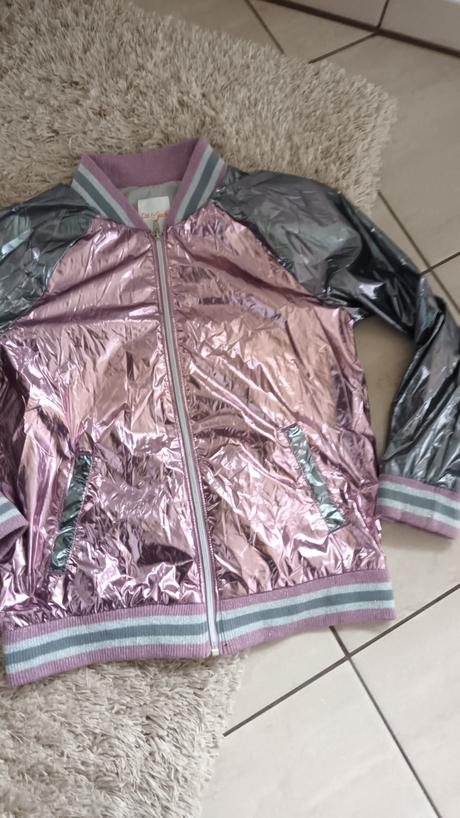 Metalická bundička, 146