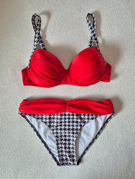 Zaujímavé dámske plavky, s