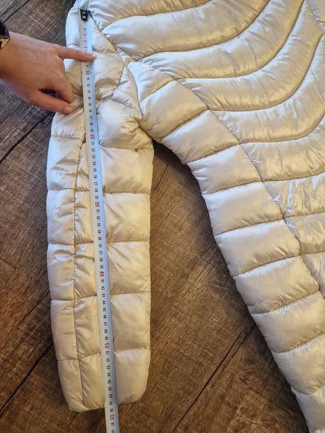 Krásna bunda s pravou kozušinou, s