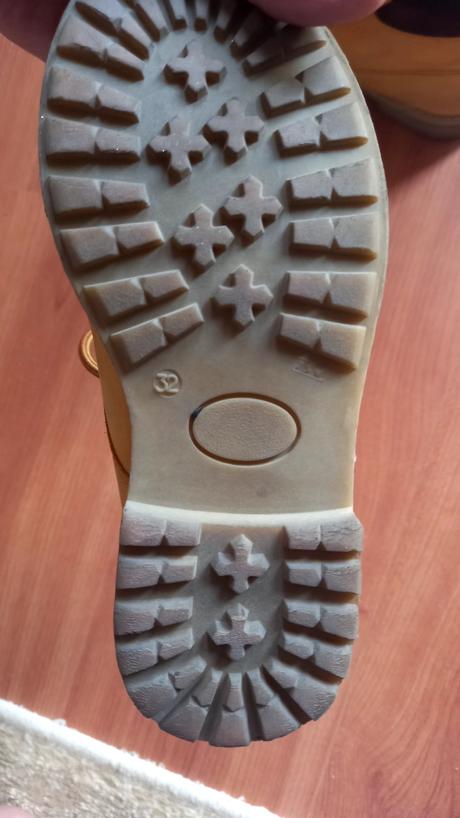 Značkové topánky, 32