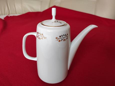 Čajník z karlovarského porcelánu, 