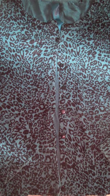 Svetrík s leopardím vzorom, s