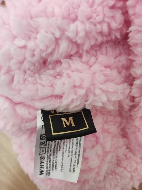 Čiapka a nákrčník, 80