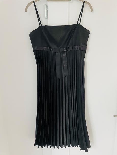 Elegantne plisovane saty, ako nove, 40