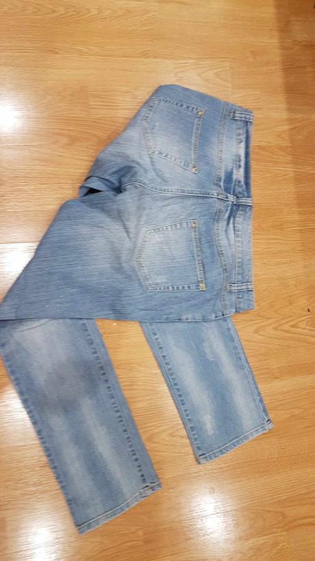 Rifle s vyšúchaným efektom a kamienkami v. 42, bonprix,42