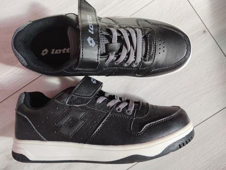 Nenosené tenisky, lotto,33