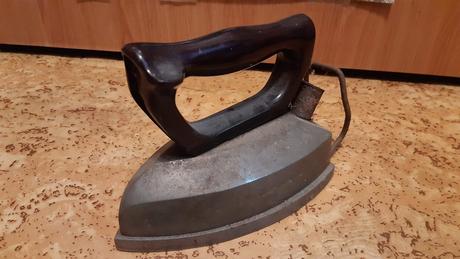 Predám staršiu žehličku., 