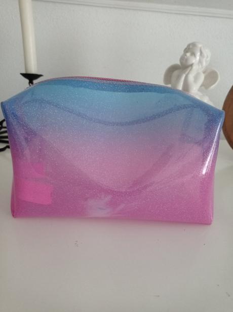 Krásna reserved kvalitná meniaca kozmetická taška, 