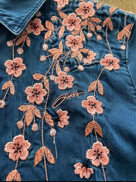 Guess damska riflova kosela stala 140 eur, quechua,s