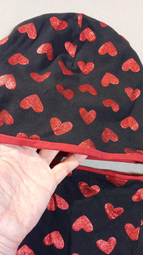 Čiapka a nákrčník, 152