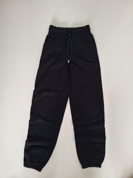 Čierne tepláky, h&m,xs