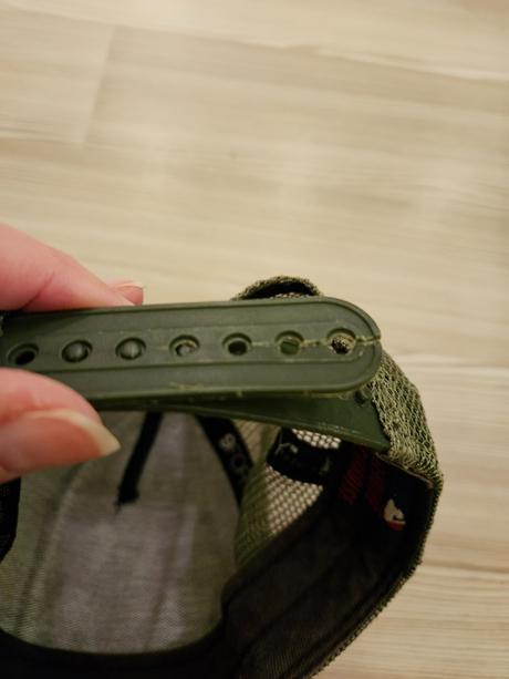 Klobúk a šiltovka, s