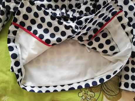 Kabátik do dažďa, 98