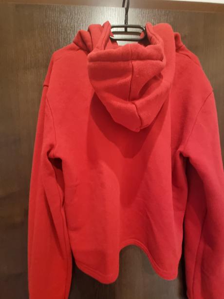 Červená mikina s kapucňou, s