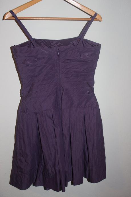Fialové šaty na ramienka, m