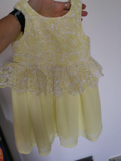 Svetložlté slávnostné šaty, 92