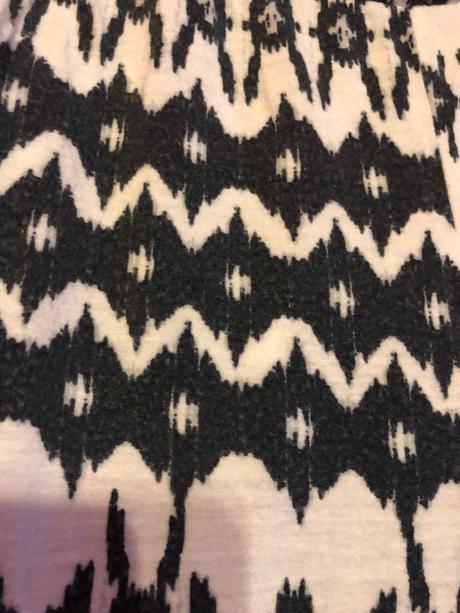 Tristvrtove nohavice, l