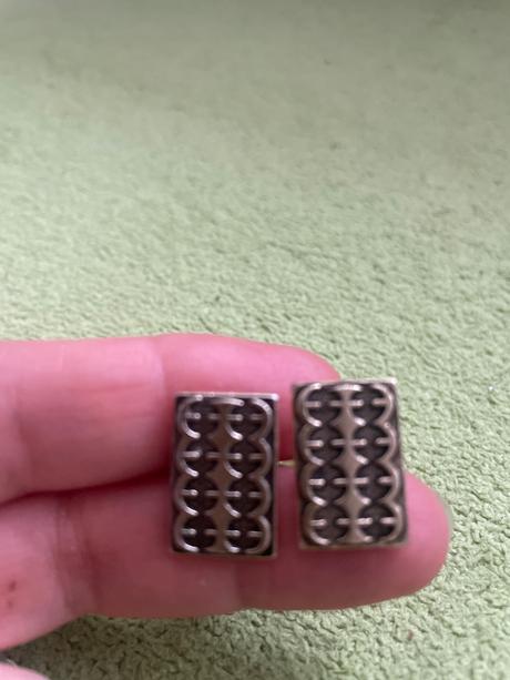 Manžetové gombiky,