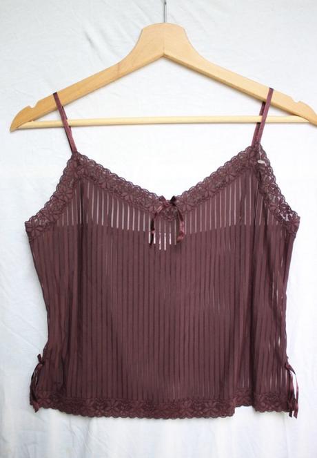 Dámske fialové tielko s čipkou a mašľami, m