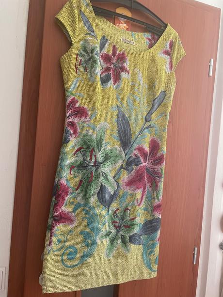 Saty s kvetinovym motivom, 40