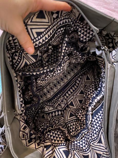 Luxusna prebalovacia taska, little company