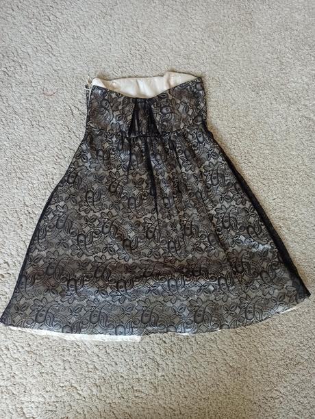 Čipkované šaty, m