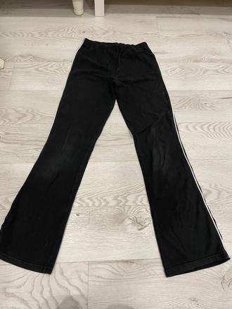 Tepláky s pásikmi po stranách, tu,158