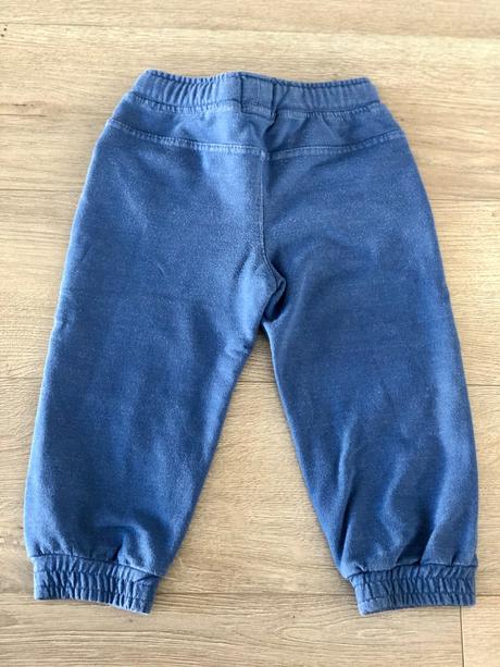 Tepláky 5.10.15, 80