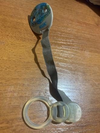 Retiazka na cumlík, nuk