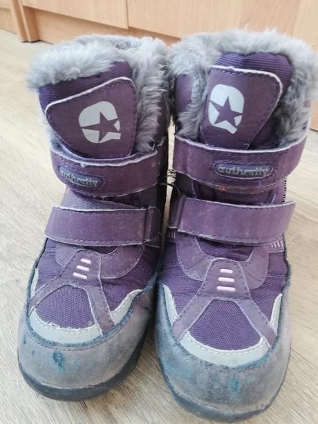 Čižmy, authority,30