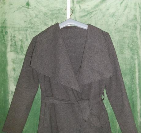 Sivý kabát na zavinovanie, l